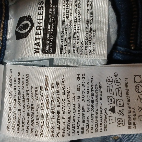 EUC 535 Levi's Super Skinny Jeans with Distress - Picture 6 of 7